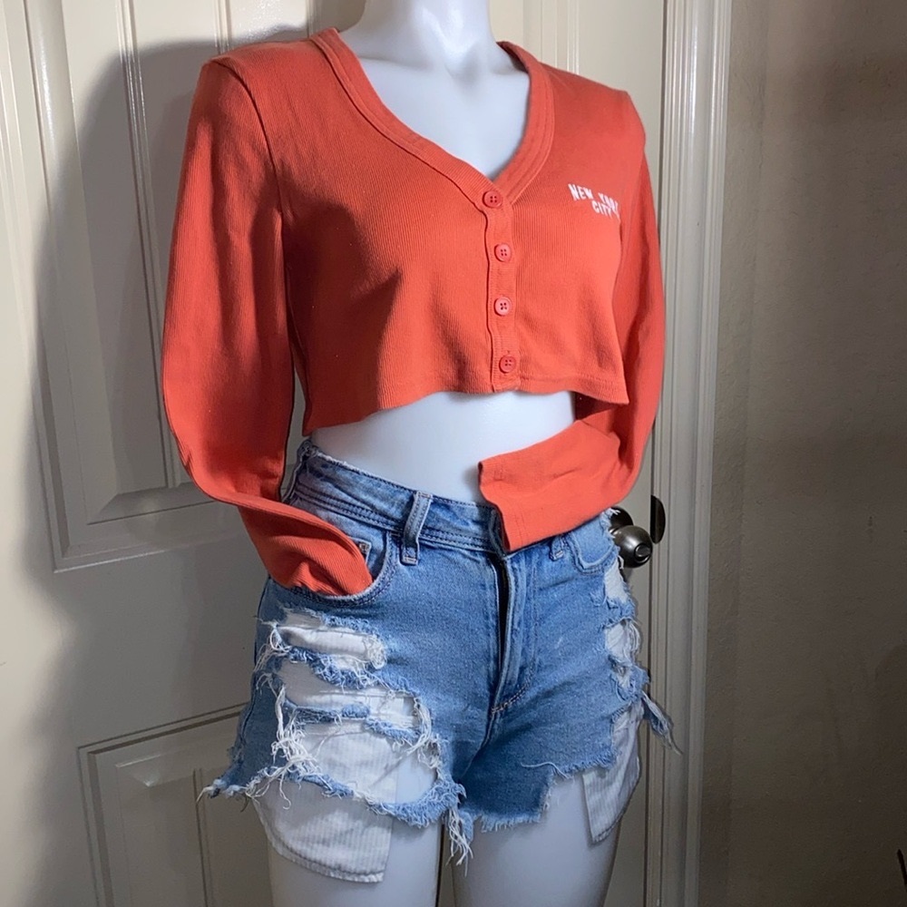Forever 21 beautiful coral colored New York City thick ribbed half cardigan SM